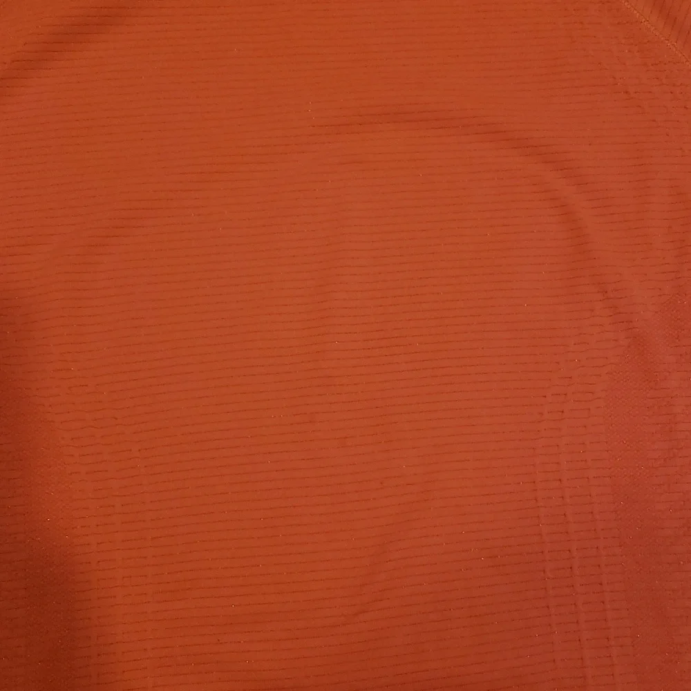 Athleta shimmer power up top